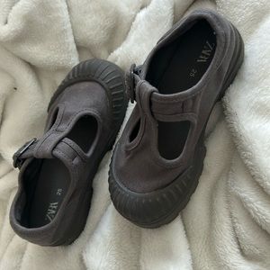 Zara Baby Grey Buckle Strap Sandles Size‎ 25